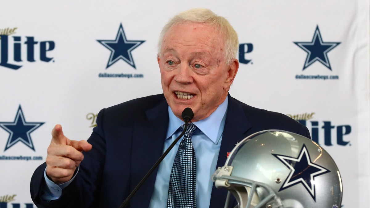 Jerry Jones Softens Tone, Players Given ‘Green Light' to Protest During National Anthem